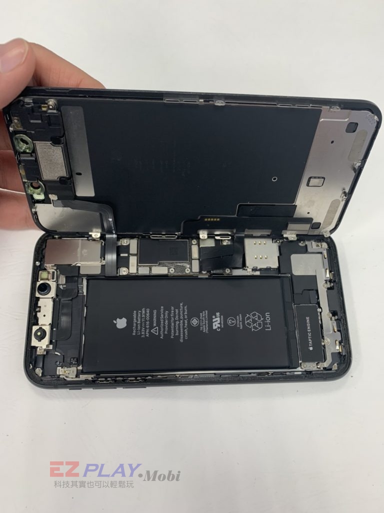 APPLE iphone11電池耗電導致不開機，摔機後螢幕破